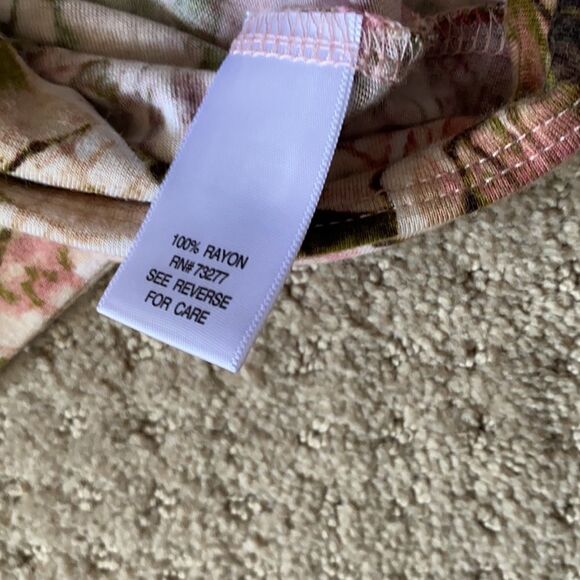 Simply Vera Vera Wang tank. Size Small. Excellent condition - Picture 6 of 6